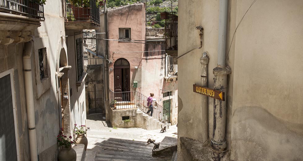 Scopri Modica - en Quartiere Cartellone Maddalena Migliore