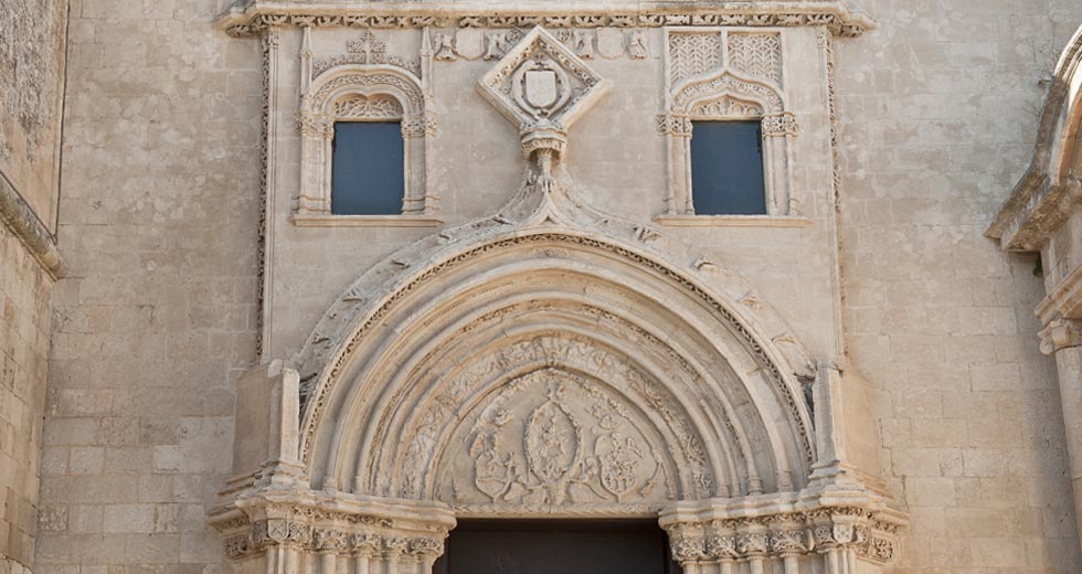 Scopri Modica - en Interno navata Maddalena Migliore